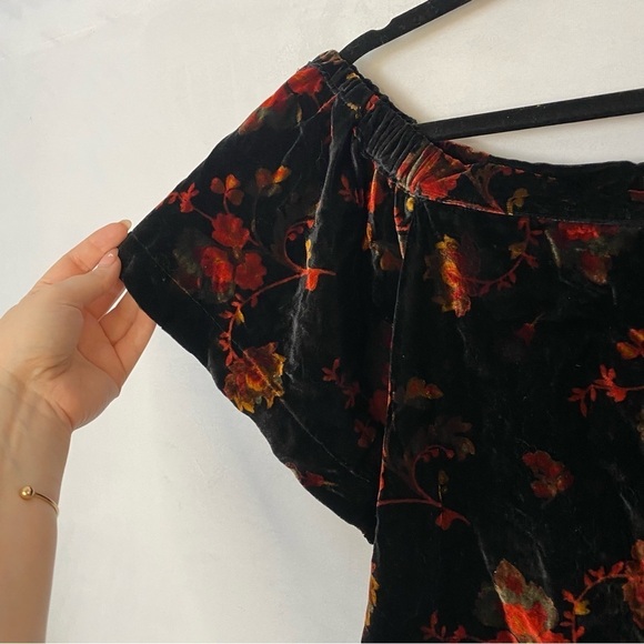 Ann Taylor Loft Black Velvet Floral Off Shoulder Top Blouse Flutter Petite Large - Picture 5 of 7